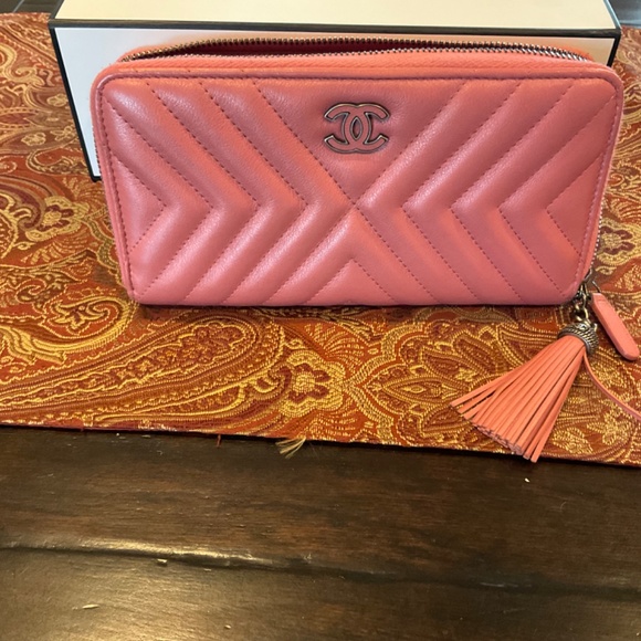 🔥 RARE! CHANEL• Chevron Stitched Tassel Charm Zip Wallet- one of a kind! - Picture 15 of 16